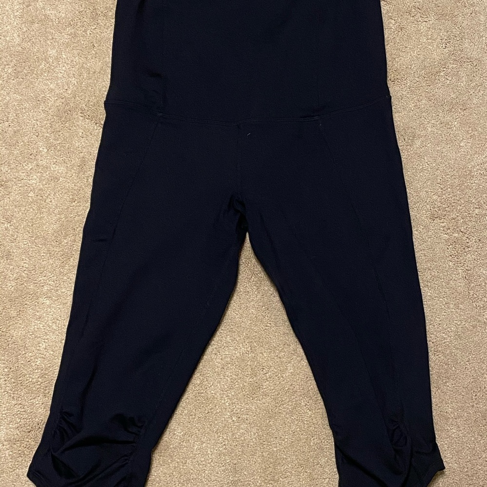 Ingrid & Isabel Active Knee Pants, Large